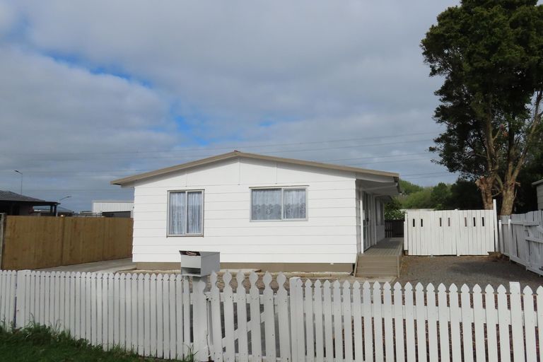 Photo of property in 77 Chichester Drive, Rosehill, Papakura, 2113