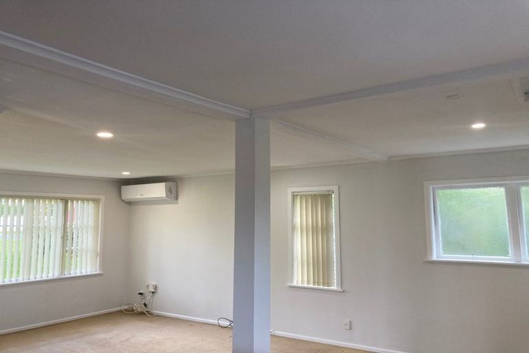 Photo of property in 5 Christina Avenue, Te Atatu South, Auckland, 0602