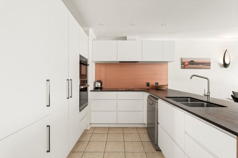 Photo of property in 111/136 Marine Parade, Mount Maunganui, 3116