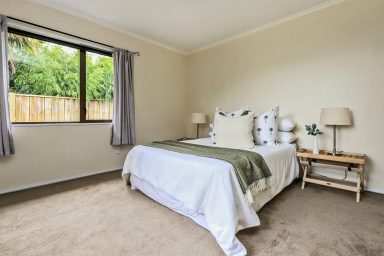 Photo of property in 13 Knightsbridge Place, Taradale, Napier, 4112