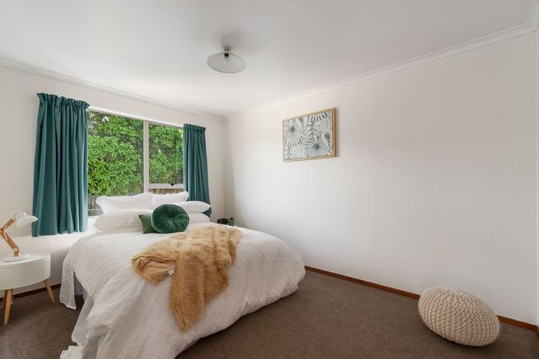 Photo of property in 4a Lavery Place, Sunnynook, Auckland, 0632