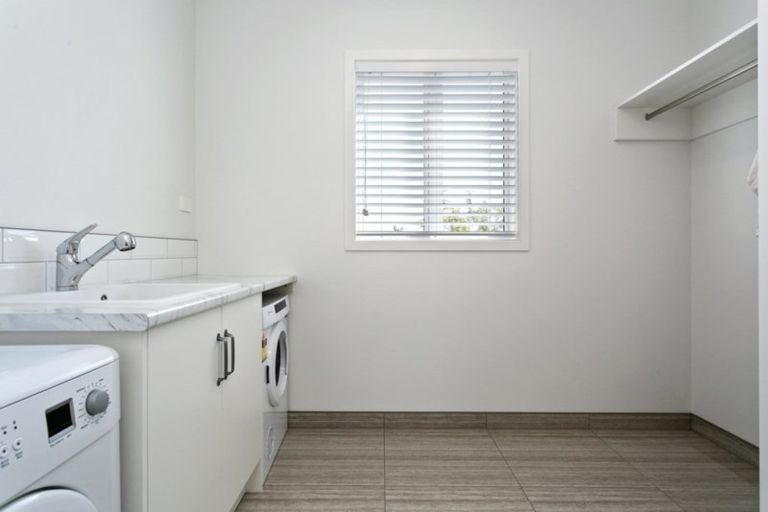 Photo of property in 1 Kotare Grove, Cambridge, 3434