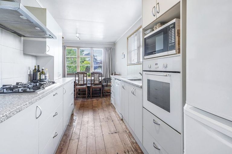 Photo of property in 28 Paul Crescent, Fairfield, Hamilton, 3214