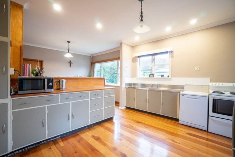 Photo of property in 68 Pahiatua Street, Hokowhitu, Palmerston North, 4410