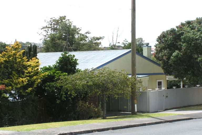 Photo of property in 76 Clarence Road, Northcote Point, Auckland, 0627