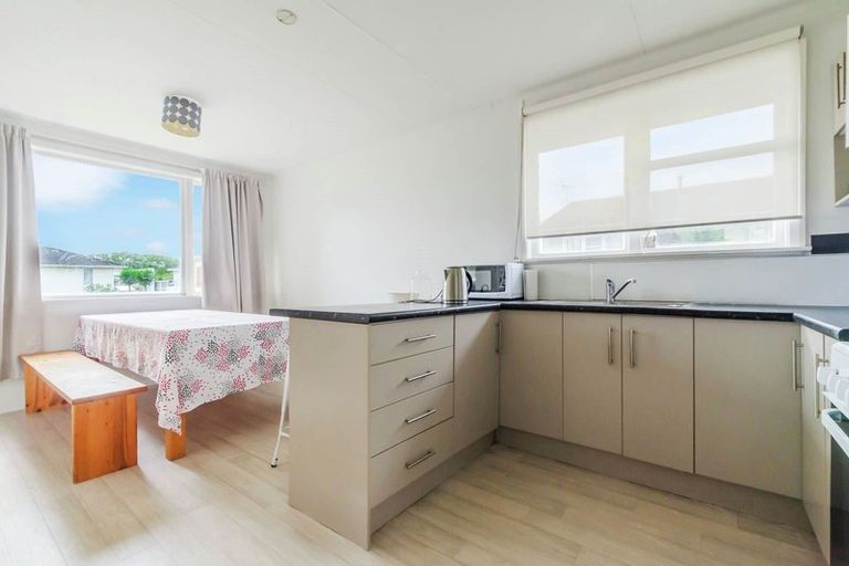 Photo of property in 92 Chingford Close, Mangere, Auckland, 2022