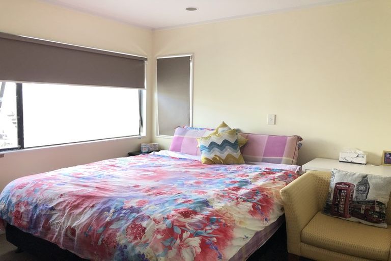 Photo of property in 1/19 Bond Crescent, Forrest Hill, Auckland, 0620