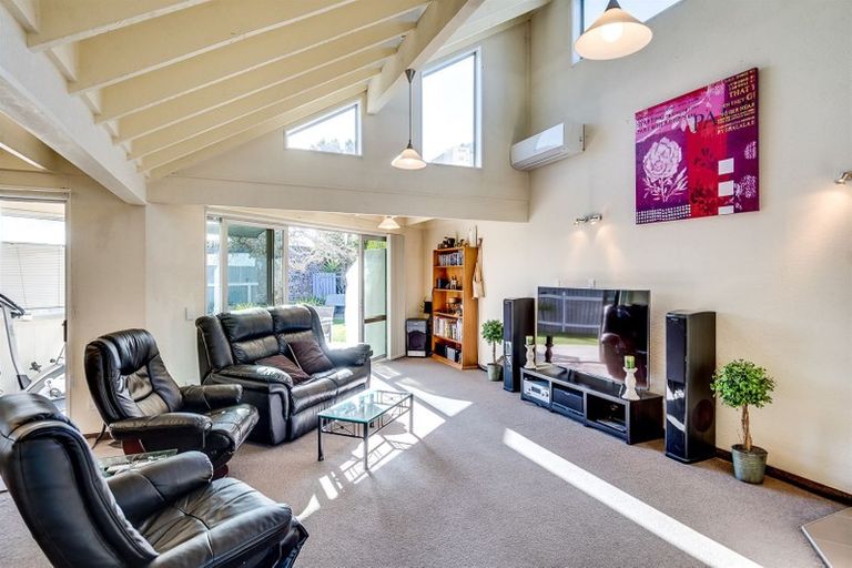 Photo of property in 17 Upham Crescent, Taradale, Napier, 4112