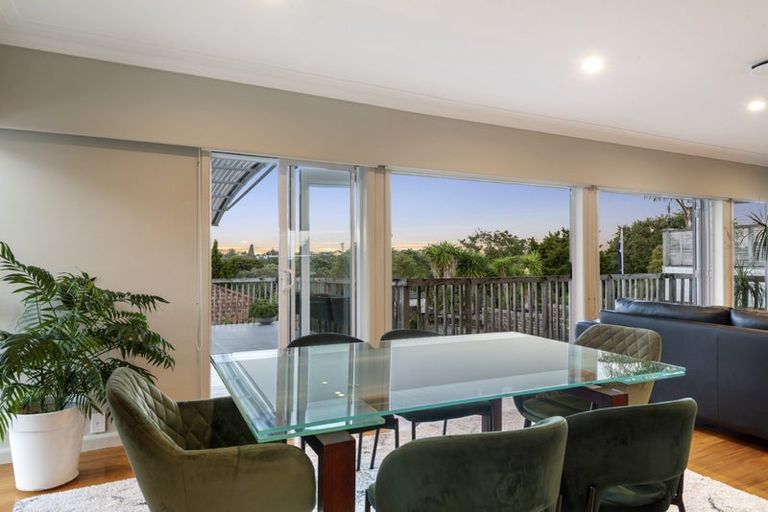 Photo of property in 35 Onewa Road, Northcote, Auckland, 0627