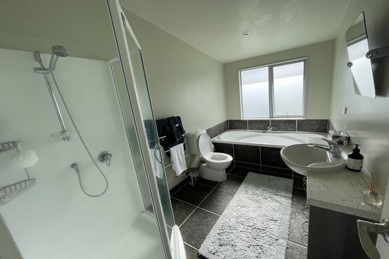 Photo of property in 12a Sandown Road, Rothesay Bay, Auckland, 0630