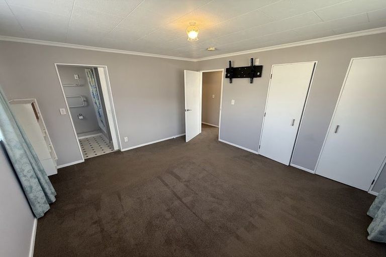 Photo of property in 340 Wellington Road, Wainuiomata, Lower Hutt, 5014