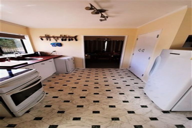 Photo of property in 3 Fenchurch Grove, Stokes Valley, Lower Hutt, 5019