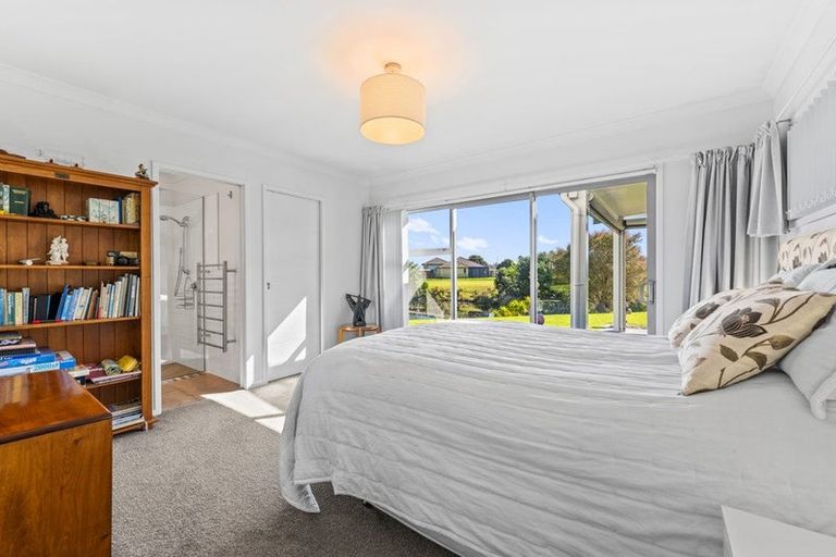 Photo of property in 9 Kamahi Place, One Tree Point, 0118