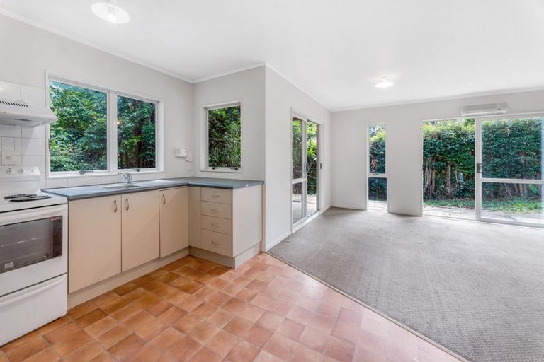 Photo of property in 122 Sandspit Road, Shelly Park, Auckland, 2014