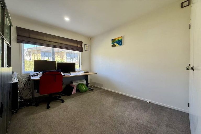 Photo of property in 19 Roy Maloney Drive, Henderson, Auckland, 0612