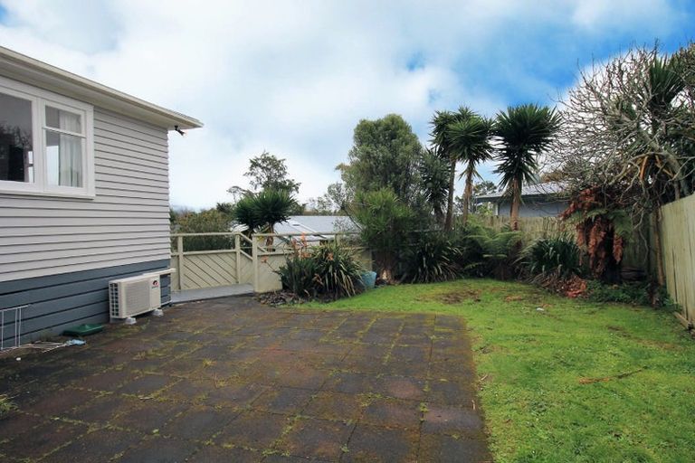 Photo of property in 1/1 Wattle Road, Sunnyvale, Auckland, 0612