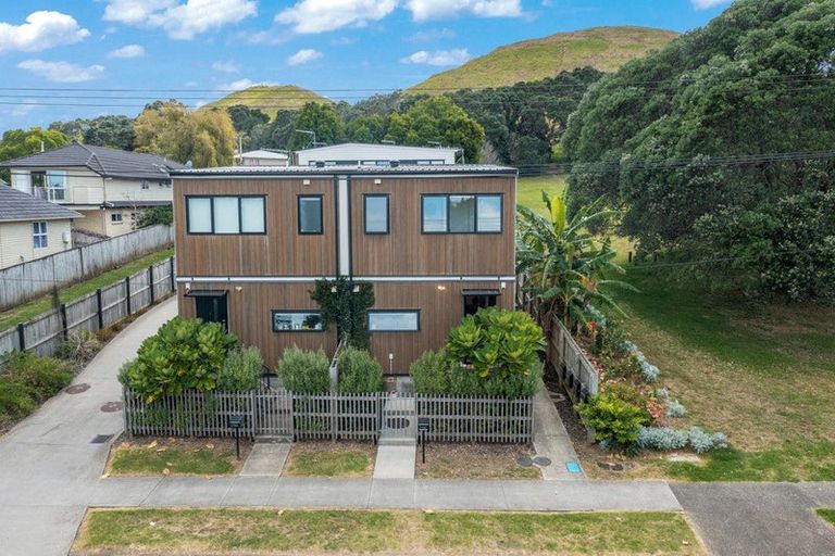 Photo of property in 2/141 Wallace Road, Mangere Bridge, Auckland, 2022