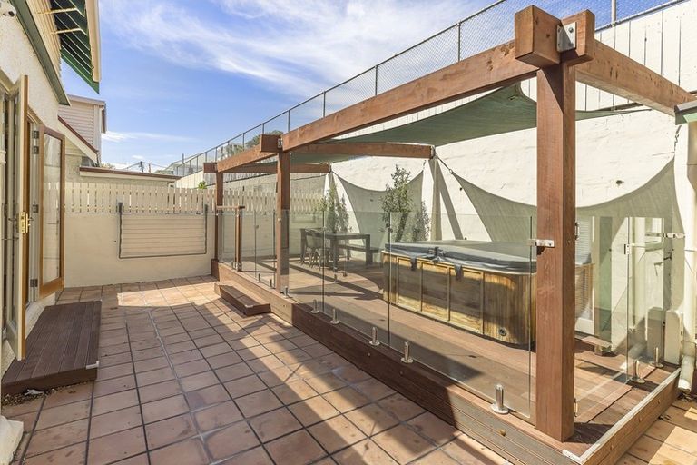 Photo of property in 25 Hawkestone Street, Thorndon, Wellington, 6011