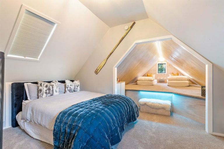 Photo of property in 32 Evergreen Place, Sunshine Bay, Queenstown, 9300