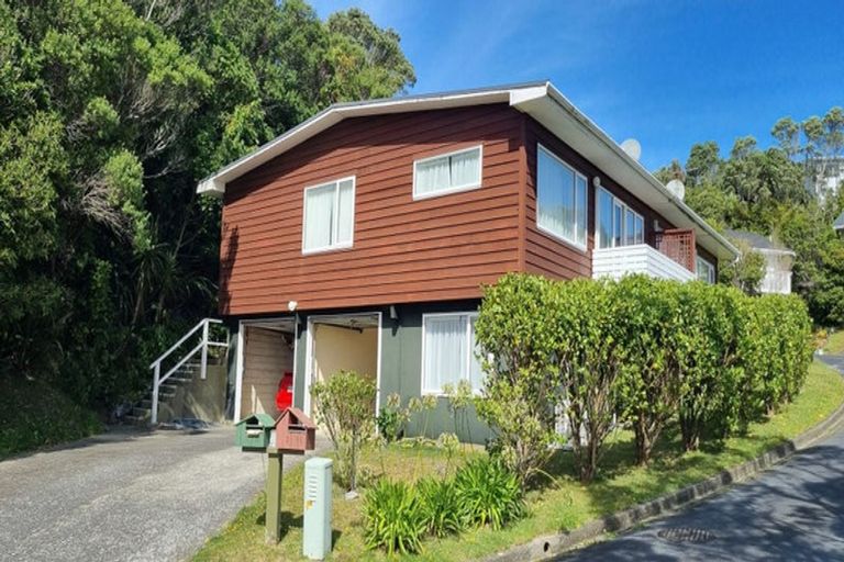 Photo of property in 1/15 Bloomsbury Grove, Newlands, Wellington, 6037