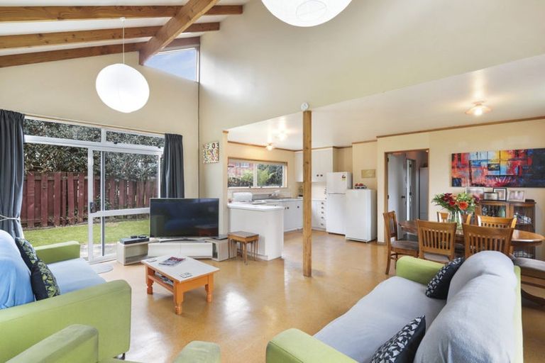 Photo of property in 10/25a Beach Road, Te Atatu Peninsula, Auckland, 0610