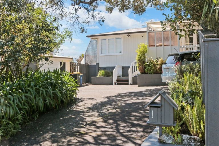 Photo of property in 1 Marewa Street, Te Atatu South, Auckland, 0610