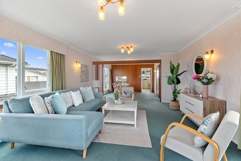 Photo of property in 30 Westview Grove, Miramar, Wellington, 6022