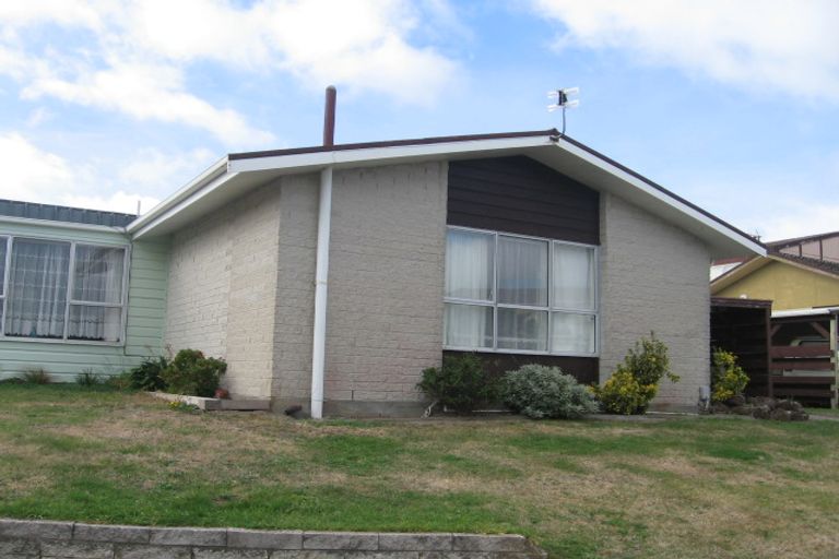 Photo of property in 28 Kaikoura Street, Maupuia, Wellington, 6022