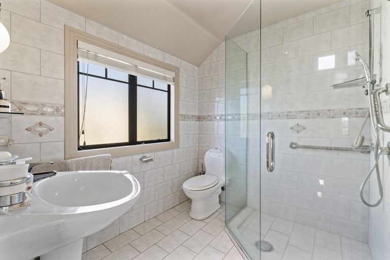 Photo of property in 6a Cecil Road, Milford, Auckland, 0620