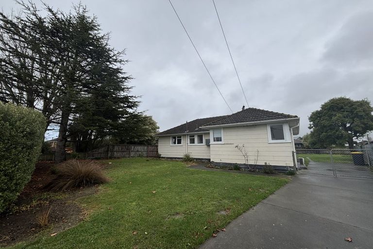 Photo of property in 37 Lambeth Crescent, Redwood, Christchurch, 8051
