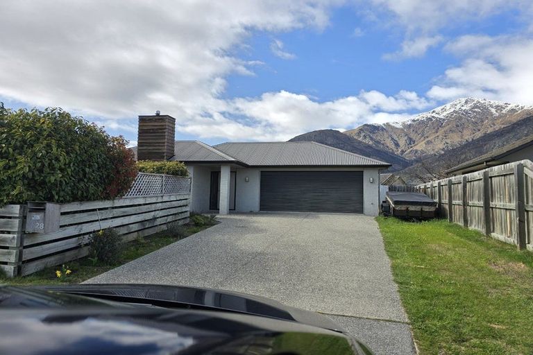 Photo of property in 28 Lochnagar Drive, Lake Hayes, Queenstown, 9304