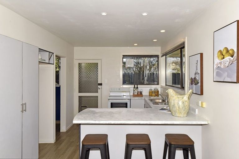 Photo of property in 2/23 Broadfell Avenue, Avonhead, Christchurch, 8042