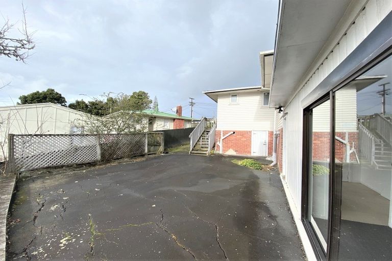 Photo of property in 37 Amberley Avenue, Te Atatu South, Auckland, 0610