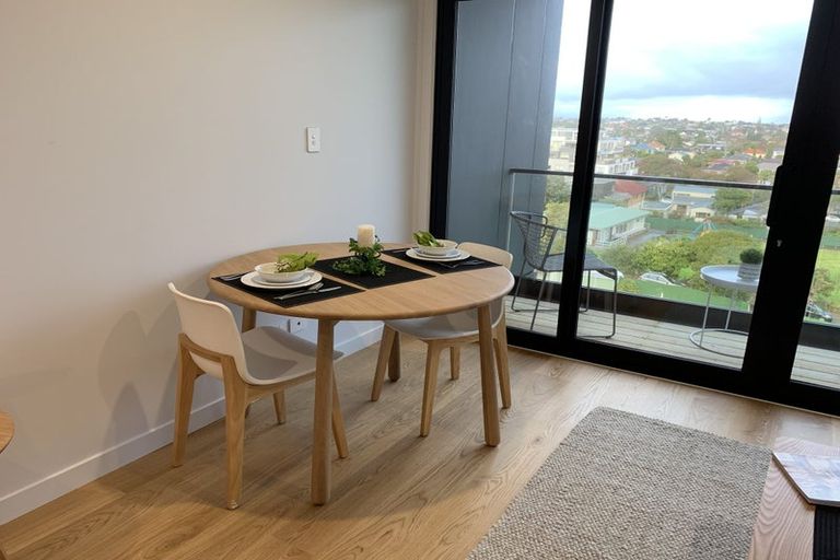 Photo of property in Frank Sargeson Apts, 405/80 Anzac Street, Takapuna, Auckland, 0622