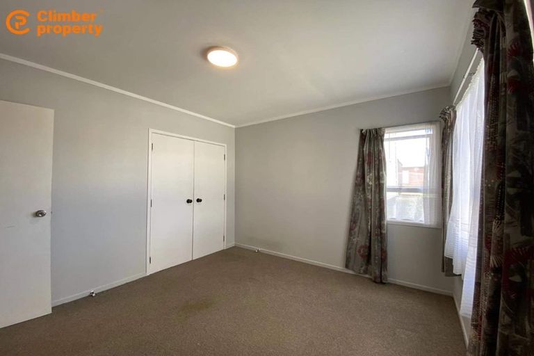 Photo of property in 2/2 Aotea Road, Glen Eden, Auckland, 0602