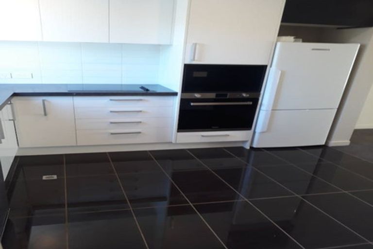 Photo of property in 9/2 Stone Street, Miramar, Wellington, 6022