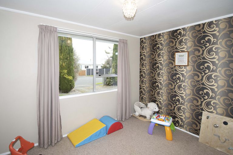 Photo of property in 22 Kupe Drive, Carterton, 5713