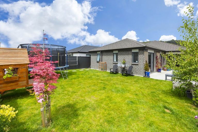 Photo of property in 24 Te Kaeaea Crescent, Wallaceville, Upper Hutt, 5018
