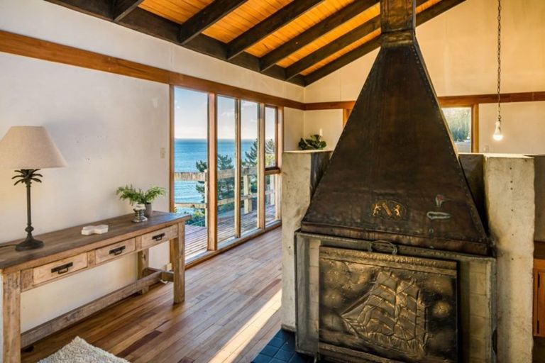 Photo of property in 95 Motuhara Road, Plimmerton, Porirua, 5026