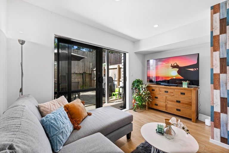 Photo of property in 4/6 South Pacific Place, Henderson, Auckland, 0612