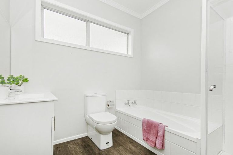 Photo of property in 22 Ngatitoa Street, Tawa, Wellington, 5028