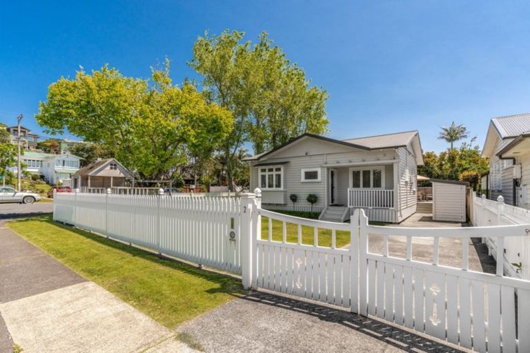 Photo of property in 1/2 Tennyson Street, Northcote Point, Auckland, 0627