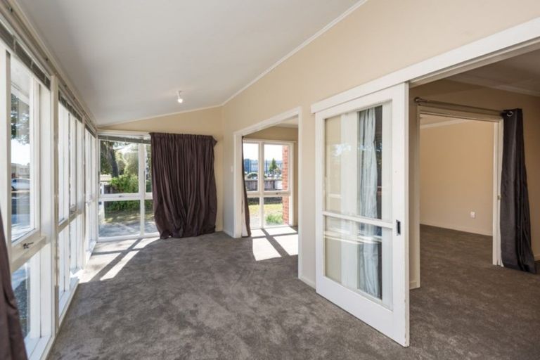 Photo of property in 201 Memorial Avenue, Burnside, Christchurch, 8053