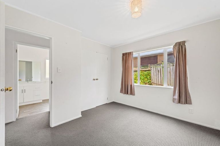 Photo of property in 2/30 Forest Hill Road, Henderson, Auckland, 0612