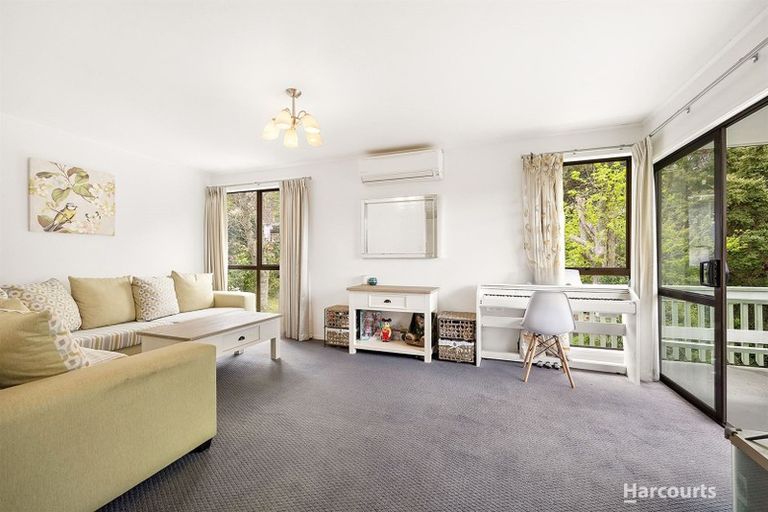 Photo of property in 2/15 Ridgewood Crescent, Birkenhead, Auckland, 0626