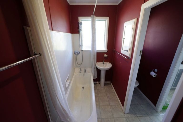 Photo of property in 4 Alton Place, Hokowhitu, Palmerston North, 4410