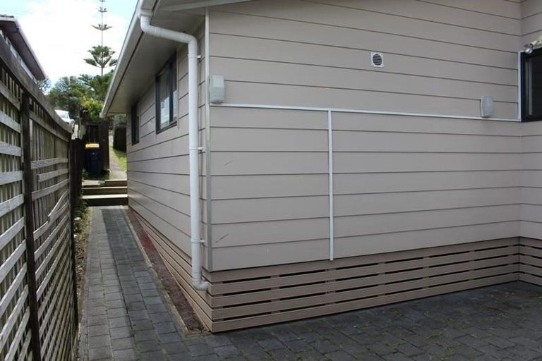 Photo of property in 53 Triangle Road, Massey, Auckland, 0614