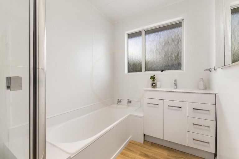 Photo of property in 22 Arnwood Street, Manurewa, Auckland, 2102