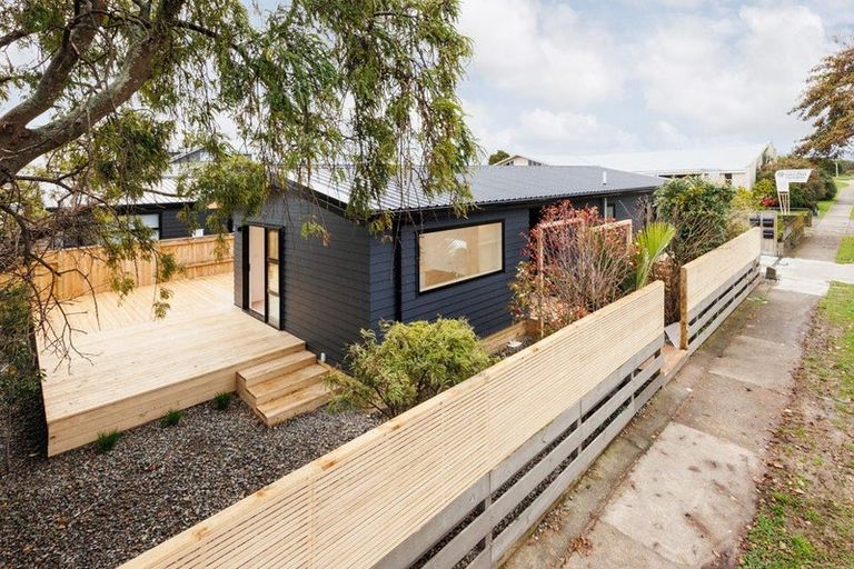 Photo of property in 33 Botanical Road, Takaro, Palmerston North, 4412