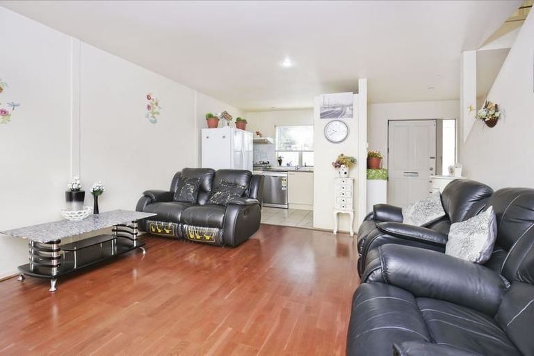 Photo of property in Emery Gardens, 5/4 Ambrico Place, New Lynn, Auckland, 0600